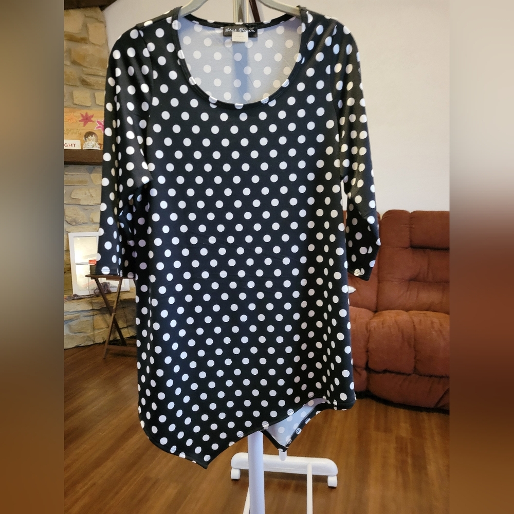 Star Vixen Polka Dot Asymmetrical 3/4 Sleeve Top
